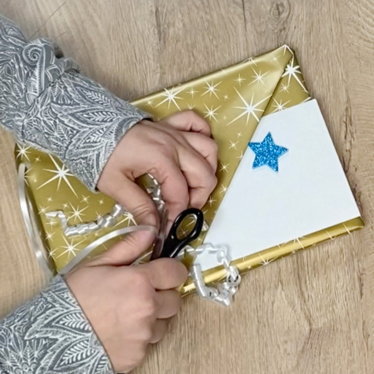 Geschenke verpacken und Grußkarten/Gutscheine kreativ integrieren